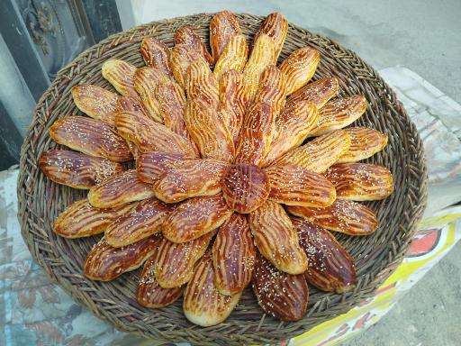 عکس کلوچه و شیرمال یوسفی