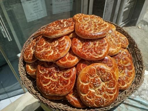 عکس کلوچه و شیرمال یوسفی