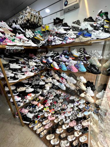 عکس کفش کتانی زنانه و بچگانه لونا