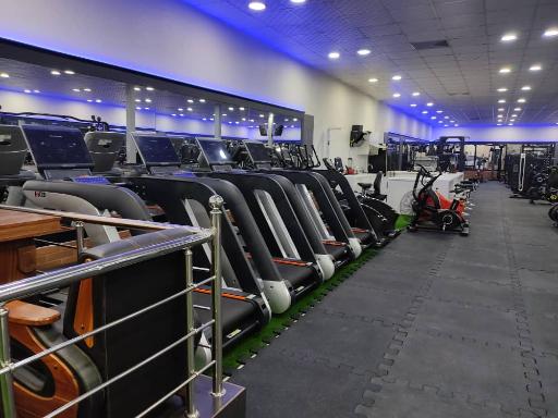 عکس باشگاه ورزشی هیرو