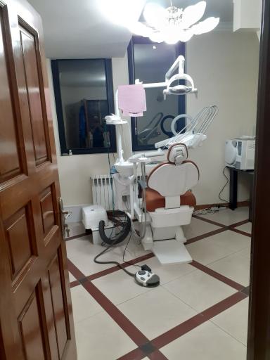 دندانپزشکی لبخند سفید انقلاب