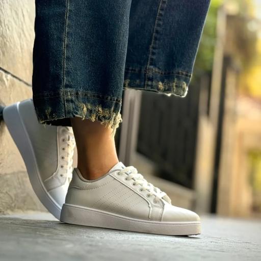 عکس کفش کتانی زنانه و بچگانه لونا