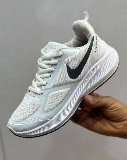 عکس کفش کتانی زنانه و بچگانه لونا