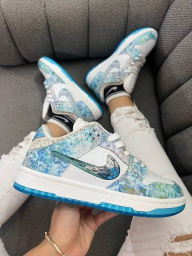 عکس کفش کتانی زنانه و بچگانه لونا