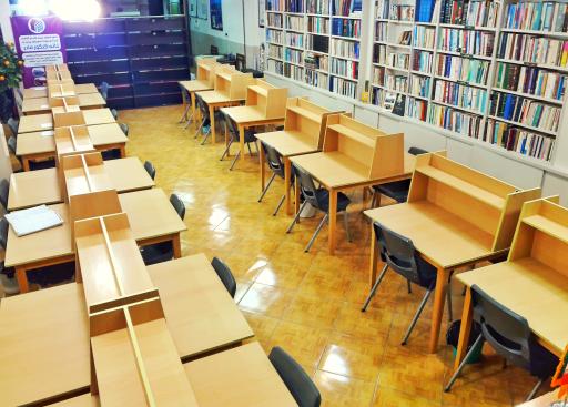 عکس سالن مطالعه مادر