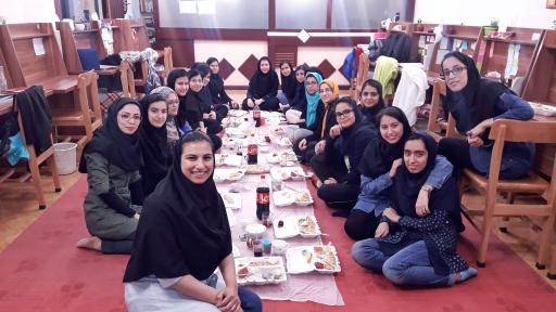 سالن مطالعه مادر