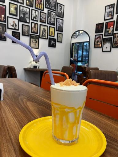 عکس کافه مهرگان