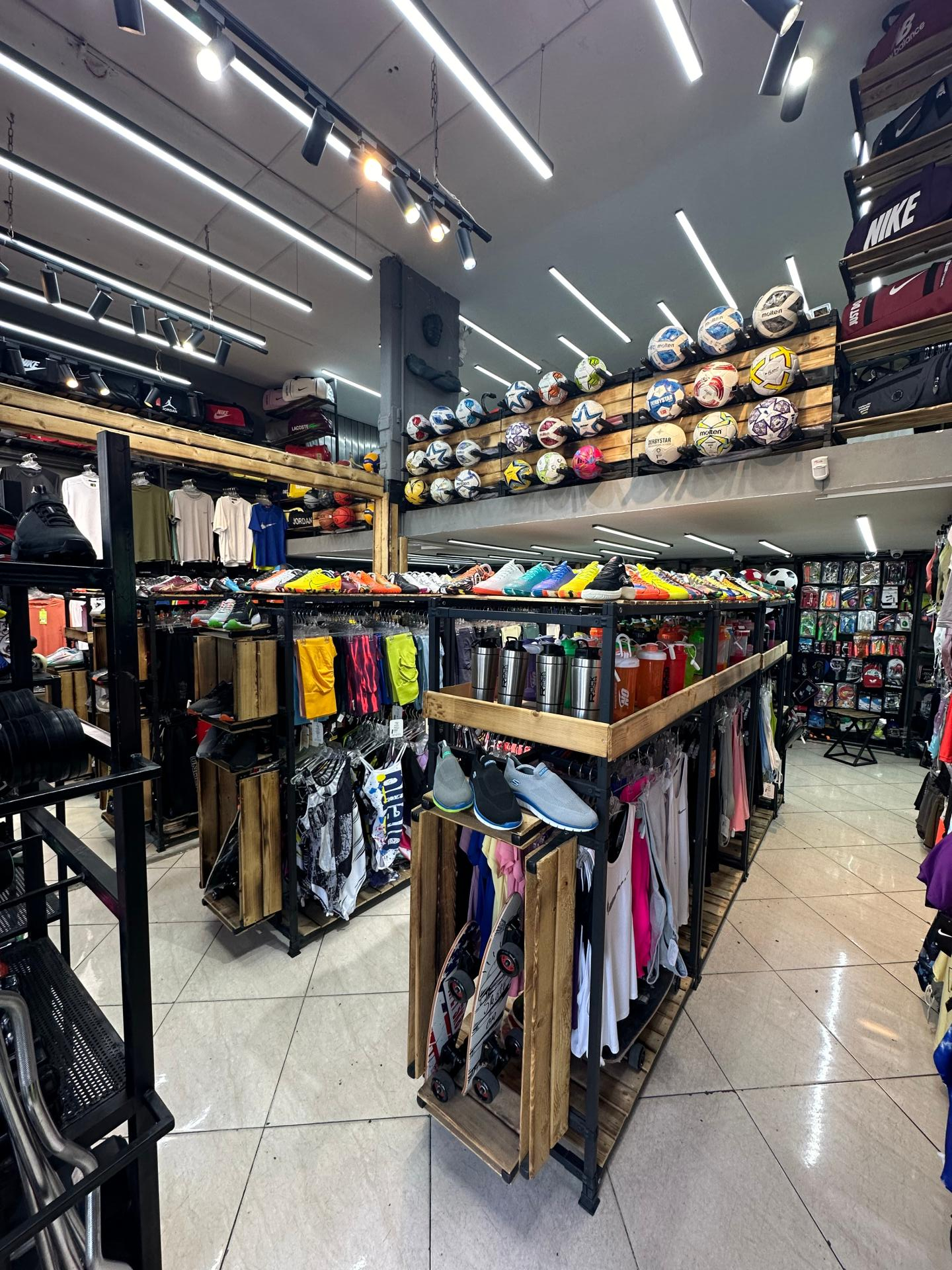 عکس فروشگاه لوازم و پوشاک ورزشی ایران اسپورت