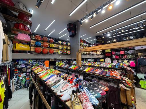 فروشگاه لوازم و پوشاک ورزشی ایران اسپورت