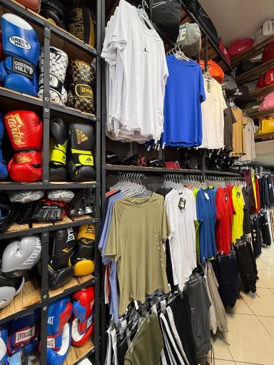 عکس فروشگاه لوازم و پوشاک ورزشی ایران اسپورت