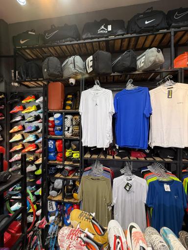 عکس فروشگاه لوازم و پوشاک ورزشی ایران اسپورت