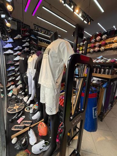 فروشگاه لوازم و پوشاک ورزشی ایران اسپورت