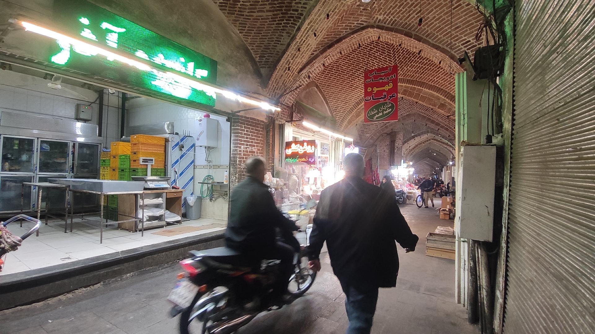 عکس عطاری و ادویه‌جات حکیم لطفی