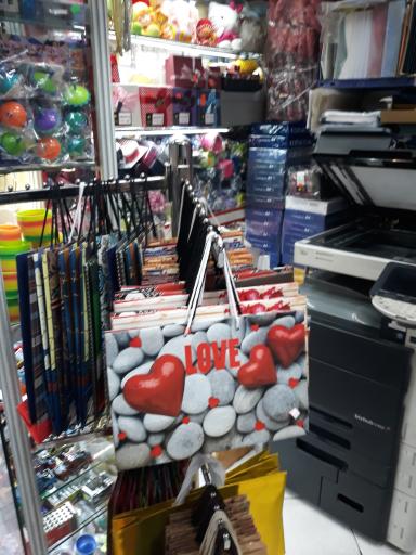 عکس کتاب و نوشت افزار پویش