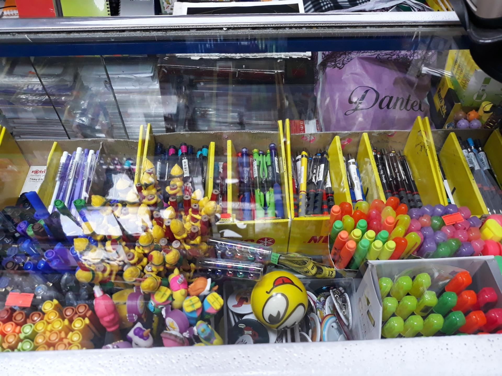 عکس کتاب و نوشت افزار پویش