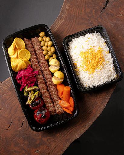 عکس رستوران سنتی شب نشین