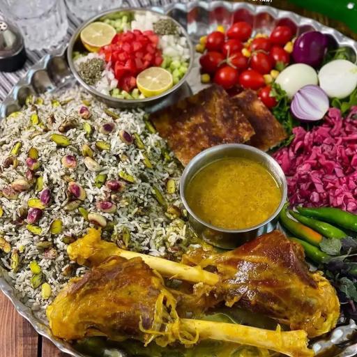 عکس رستوران سنتی شب نشین