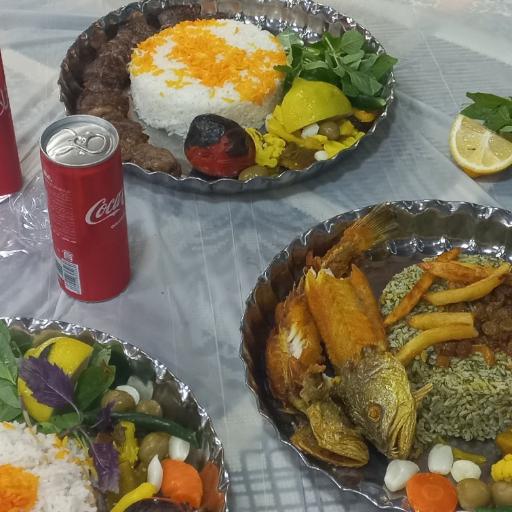 عکس رستوران سنتی شب نشین
