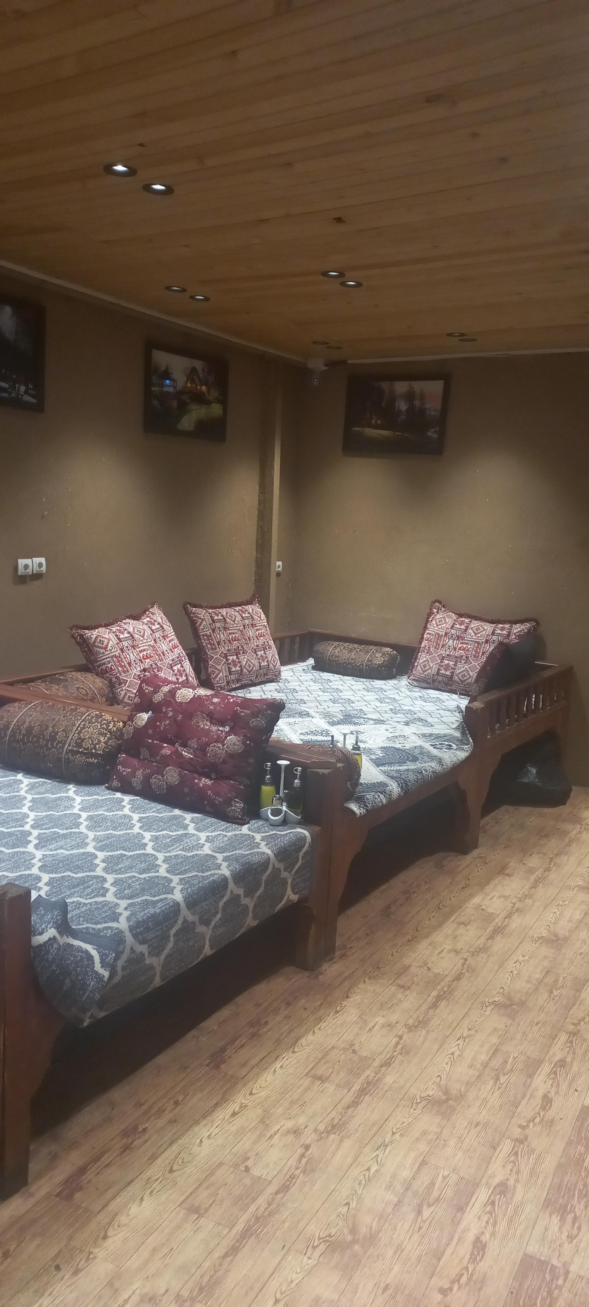 عکس رستوران سنتی شب نشین