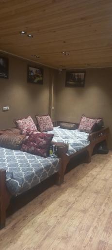 عکس رستوران سنتی شب نشین