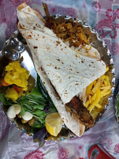 عکس رستوران سنتی شب نشین