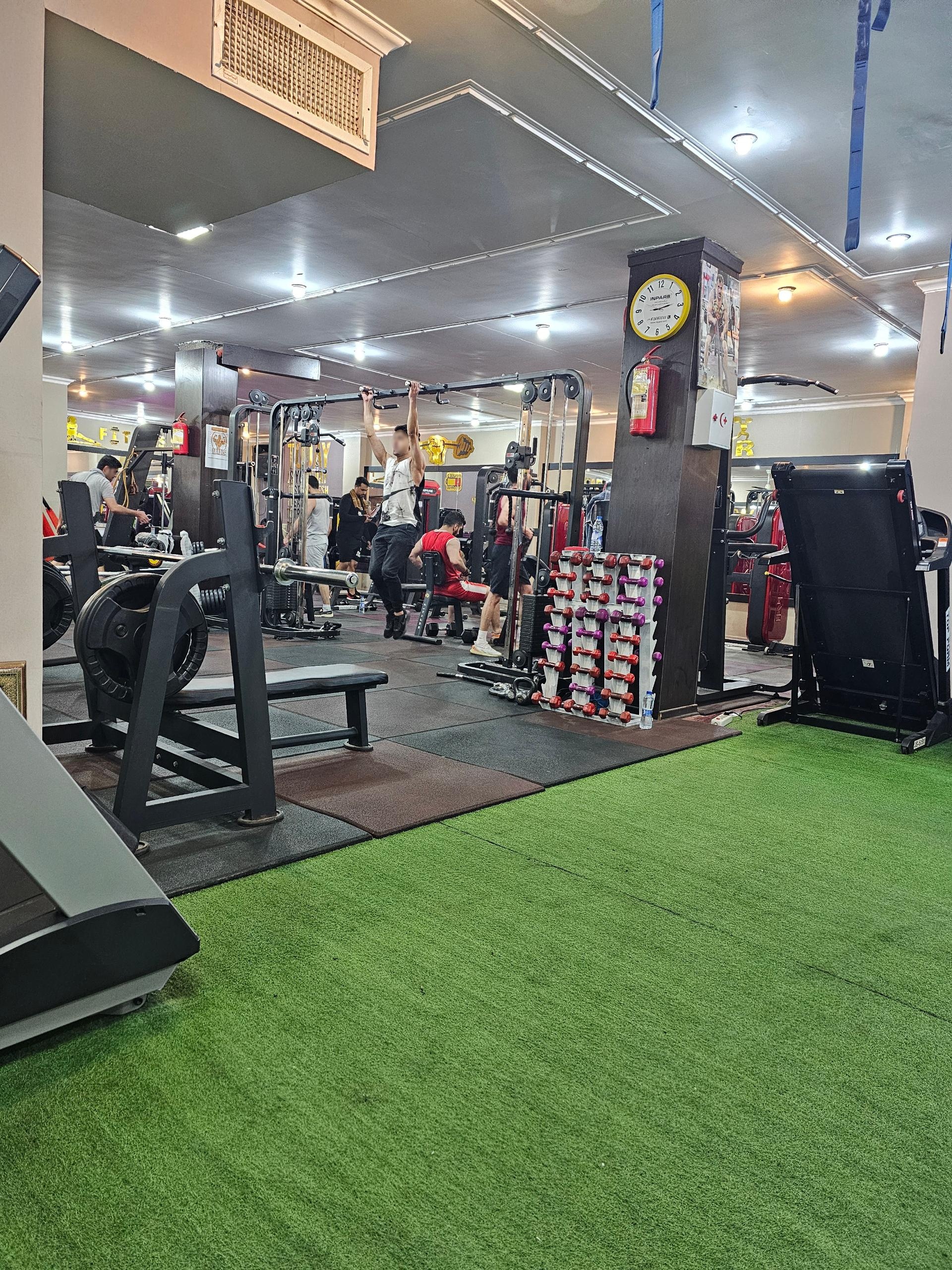 عکس باشگاه بدنسازی آبادیس