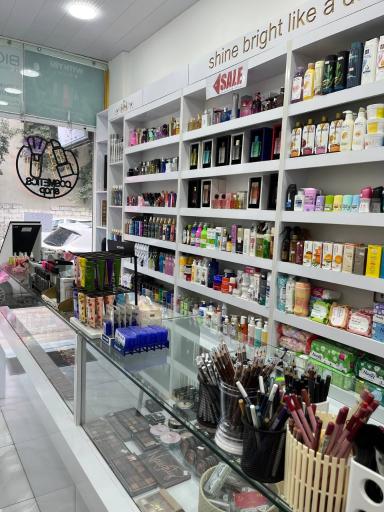 فروشگاه لوازم آرایشی بهداشتی اکلیل