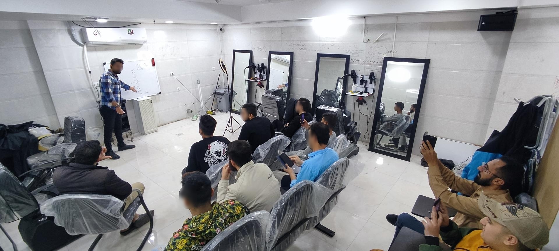 عکس آموزشگاه آرایشگری آقایان کیا 