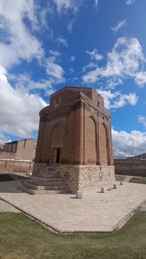 عکس گنبد سرخ