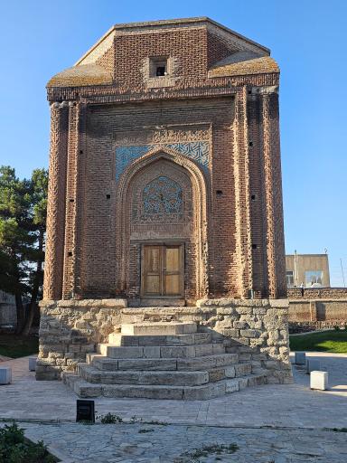 عکس گنبد سرخ