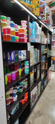 عکس فروشگاه اسباب‌ بازی و لوازم التحریر البرز