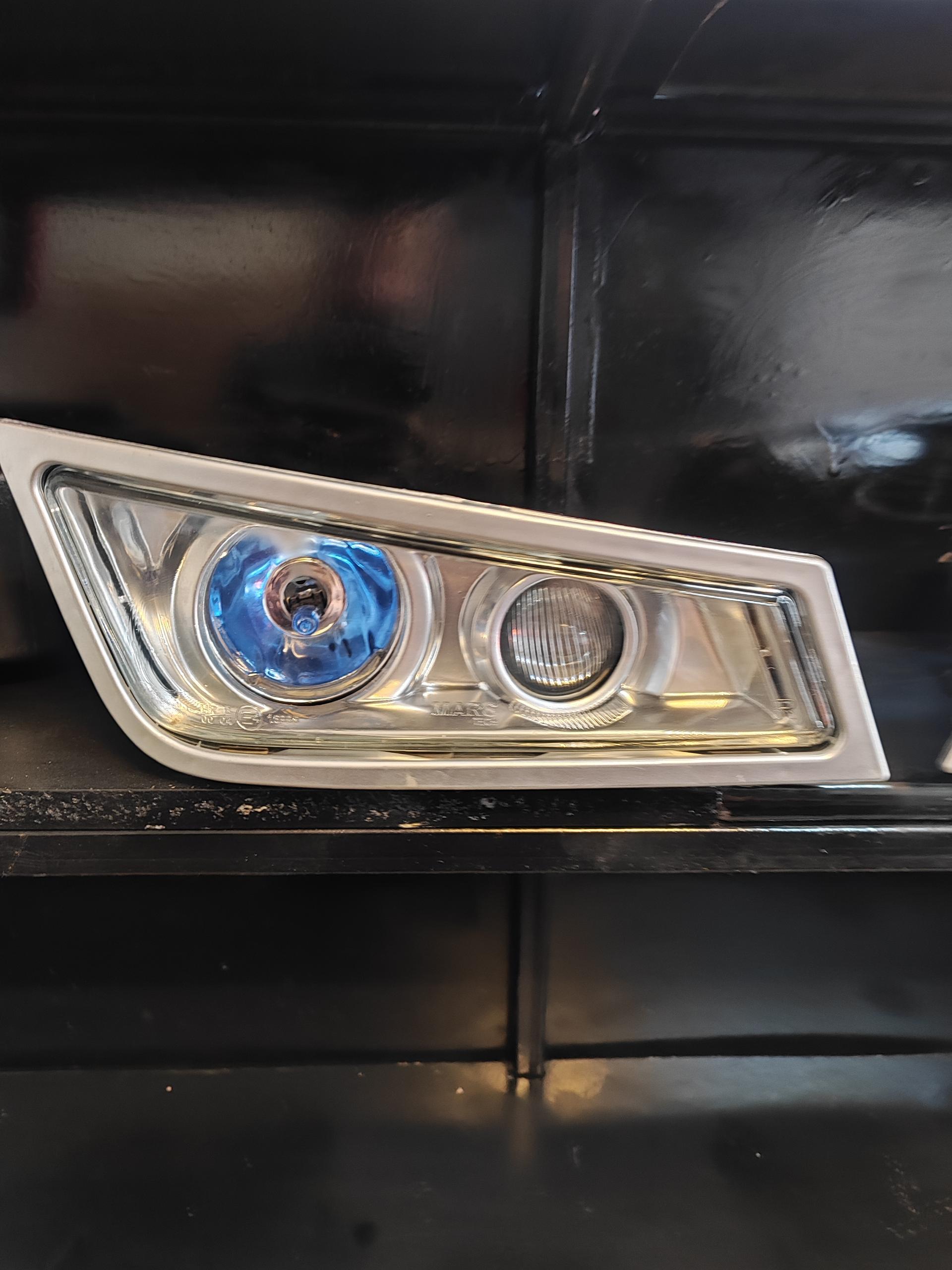 عکس خدمات تخصصی برق و شفاف سازی چراغ 