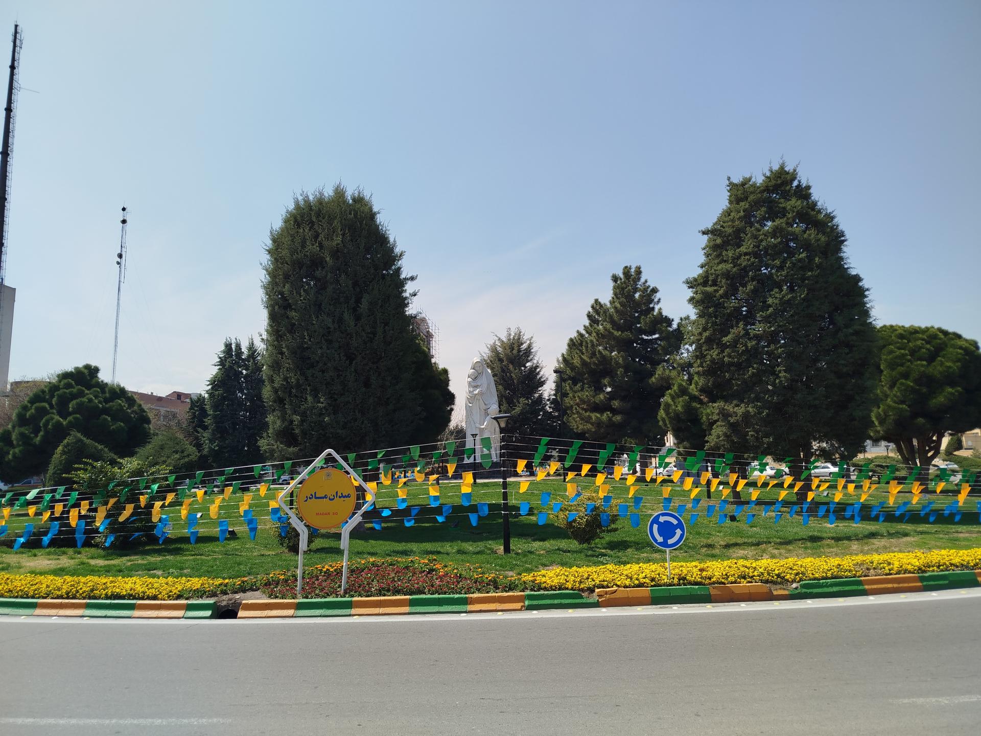 عکس تندیس مادر