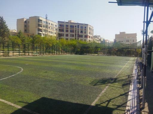 عکس زمین چمن مصنوعی بوستان اشرفی اصفهانی