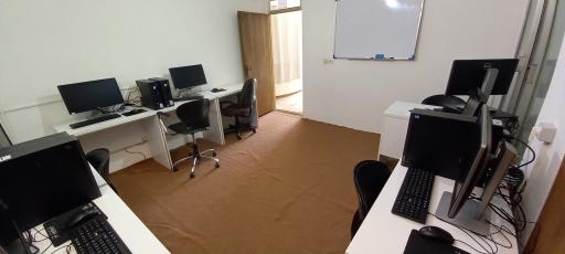 عکس آموزشگاه کامپیوتر و حسابداری تاویار