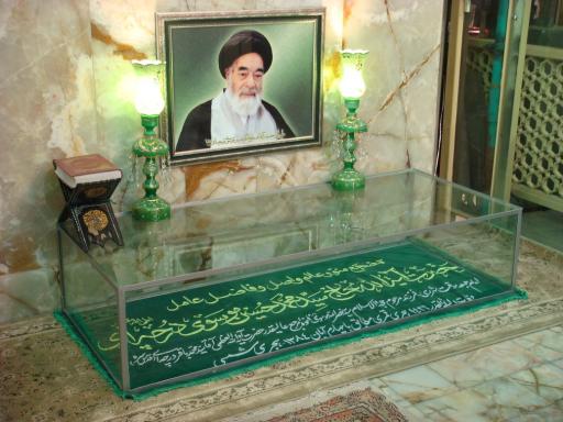 عکس مرقد آیت‌الله موسوی درچه‌ای