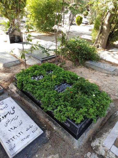 عکس آرامگاه مرحوم علی کیهان و قزقید لطفی