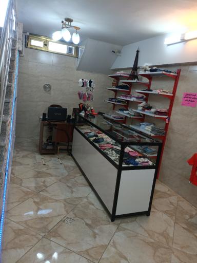 عکس ملیسک فروشگاه لباس بچگانه