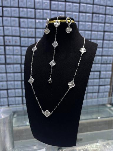 عکس گالری نقره قدوسی