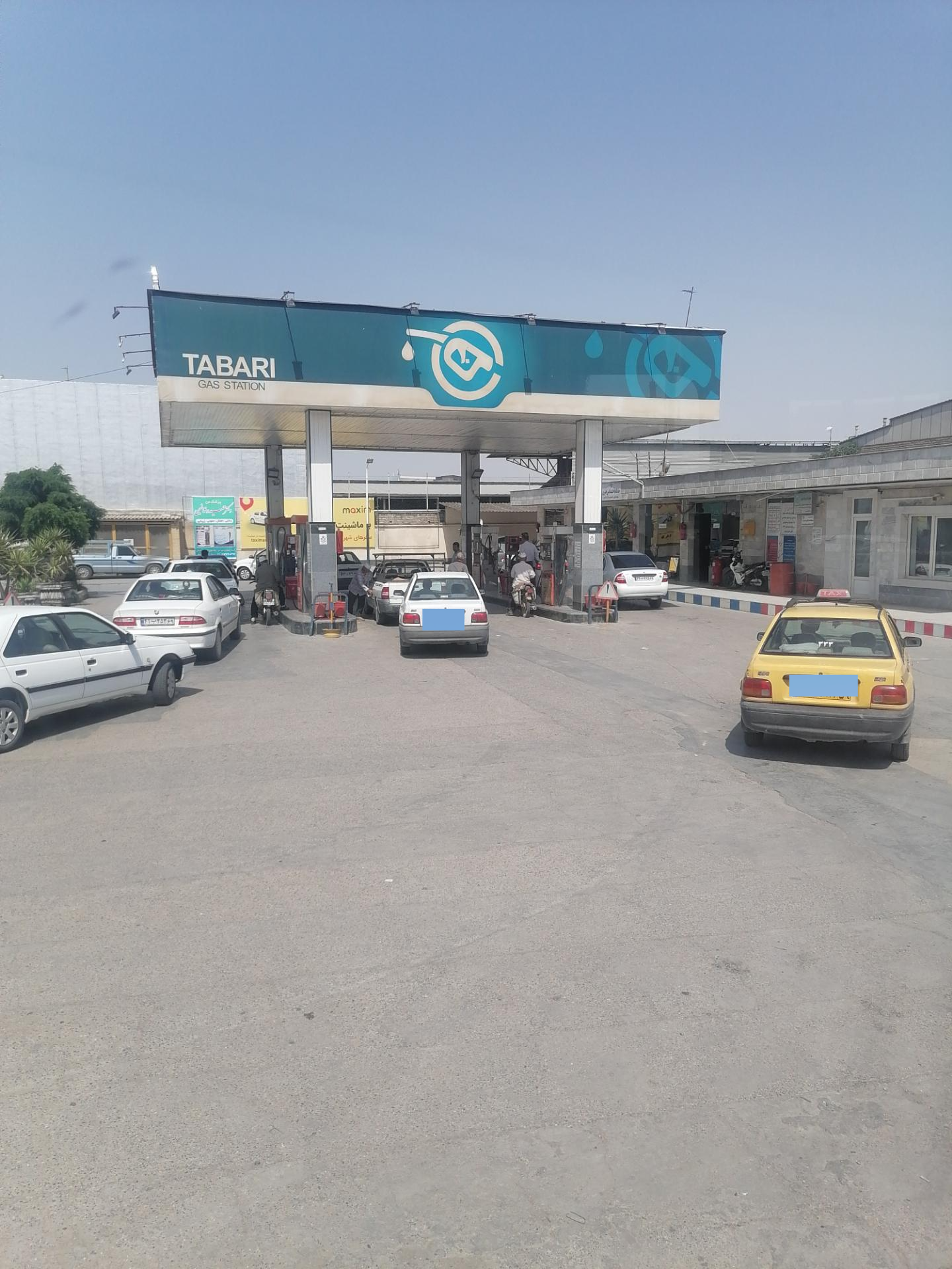 عکس جایگاه بنزین و CNG