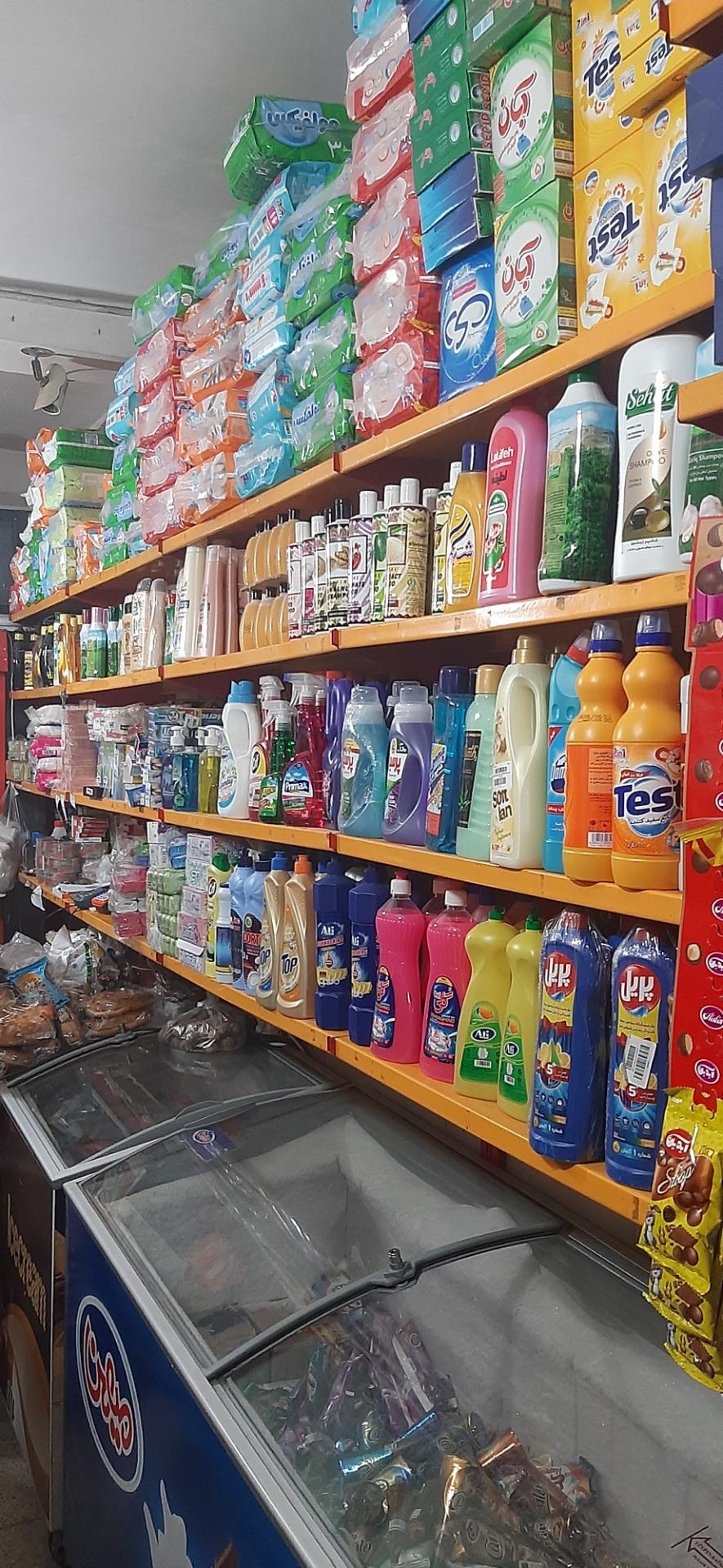 عکس خواروبار اکبر حاتمی