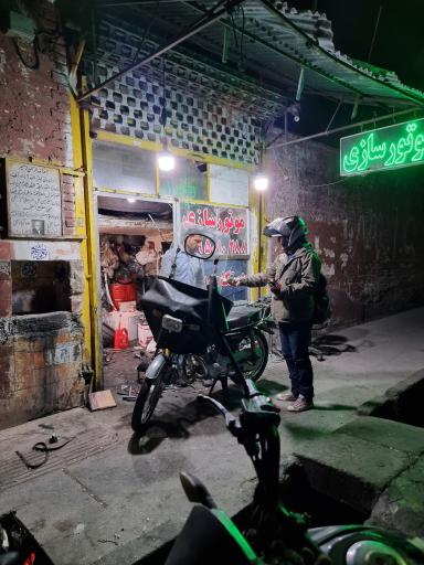 عکس موتورسازی علی و شاگردش