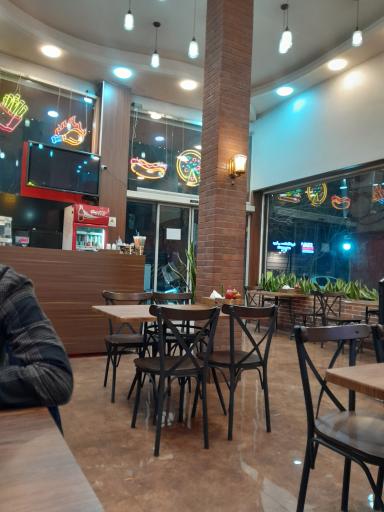 عکس فست فود هاریکا