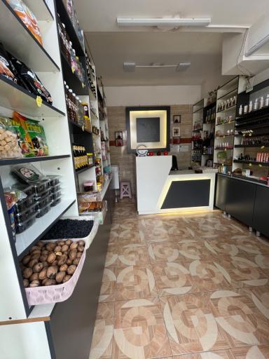 عکس محصولات ارگانیک انارک شعبه لاهیجان