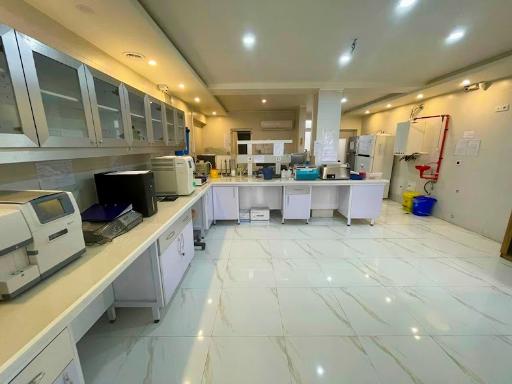 عکس آزمایشگاه پاتوبیولوژی شما
