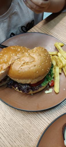 عکس کافه فست فود ماه و خورشید