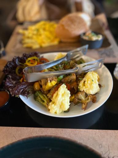 عکس رستوران بین المللی مگریز