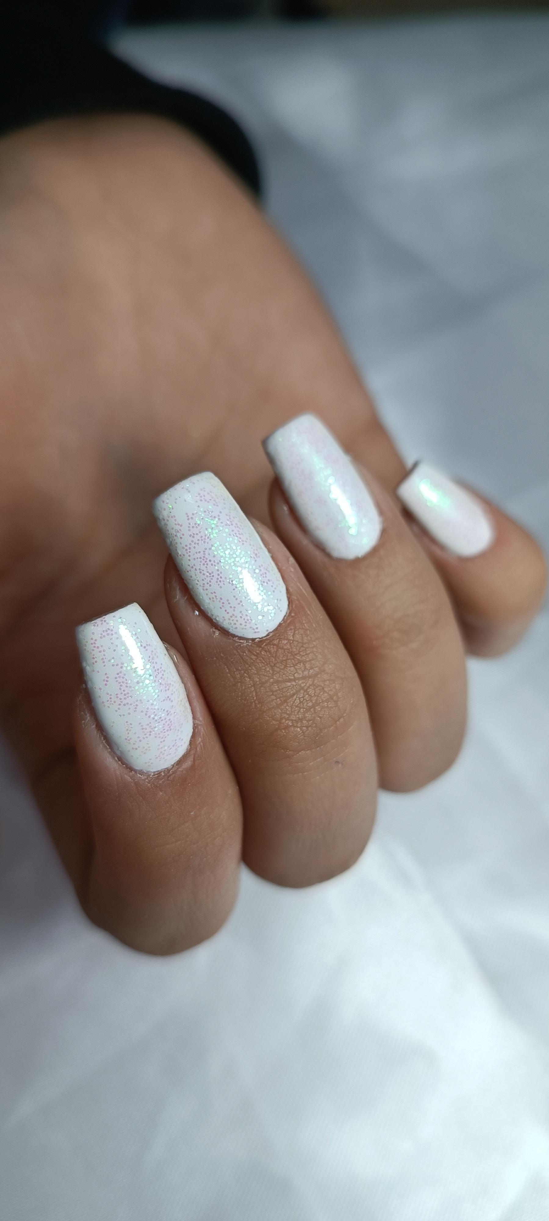 عکس سالن شاین کاشت ناخن