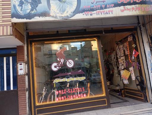 عکس دوخرچه تک سوار