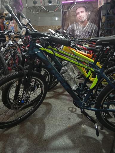 عکس دوخرچه تک سوار